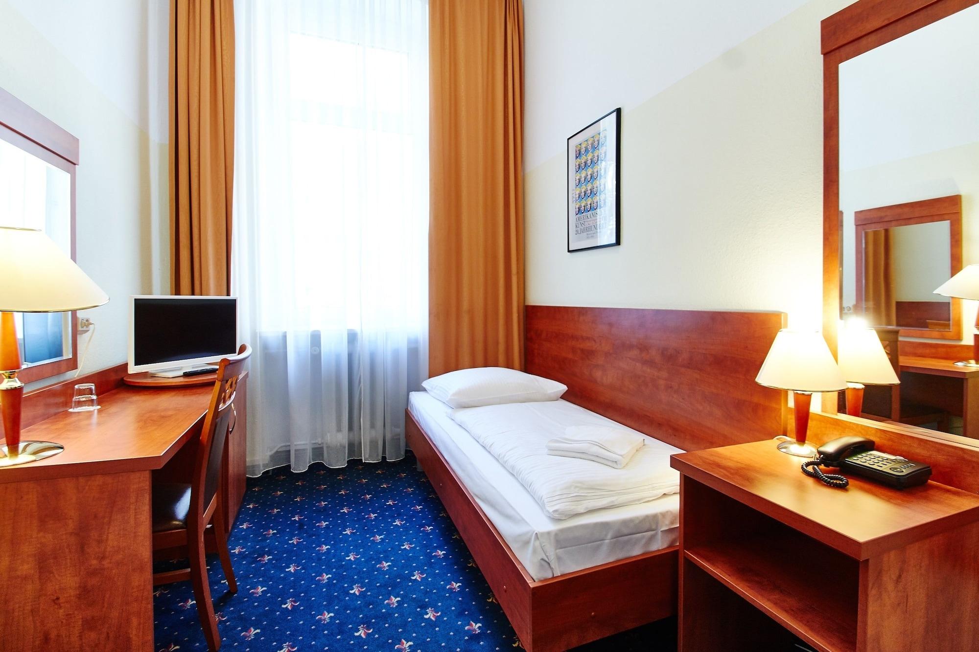 Hotel Europa City Берлин Екстериор снимка