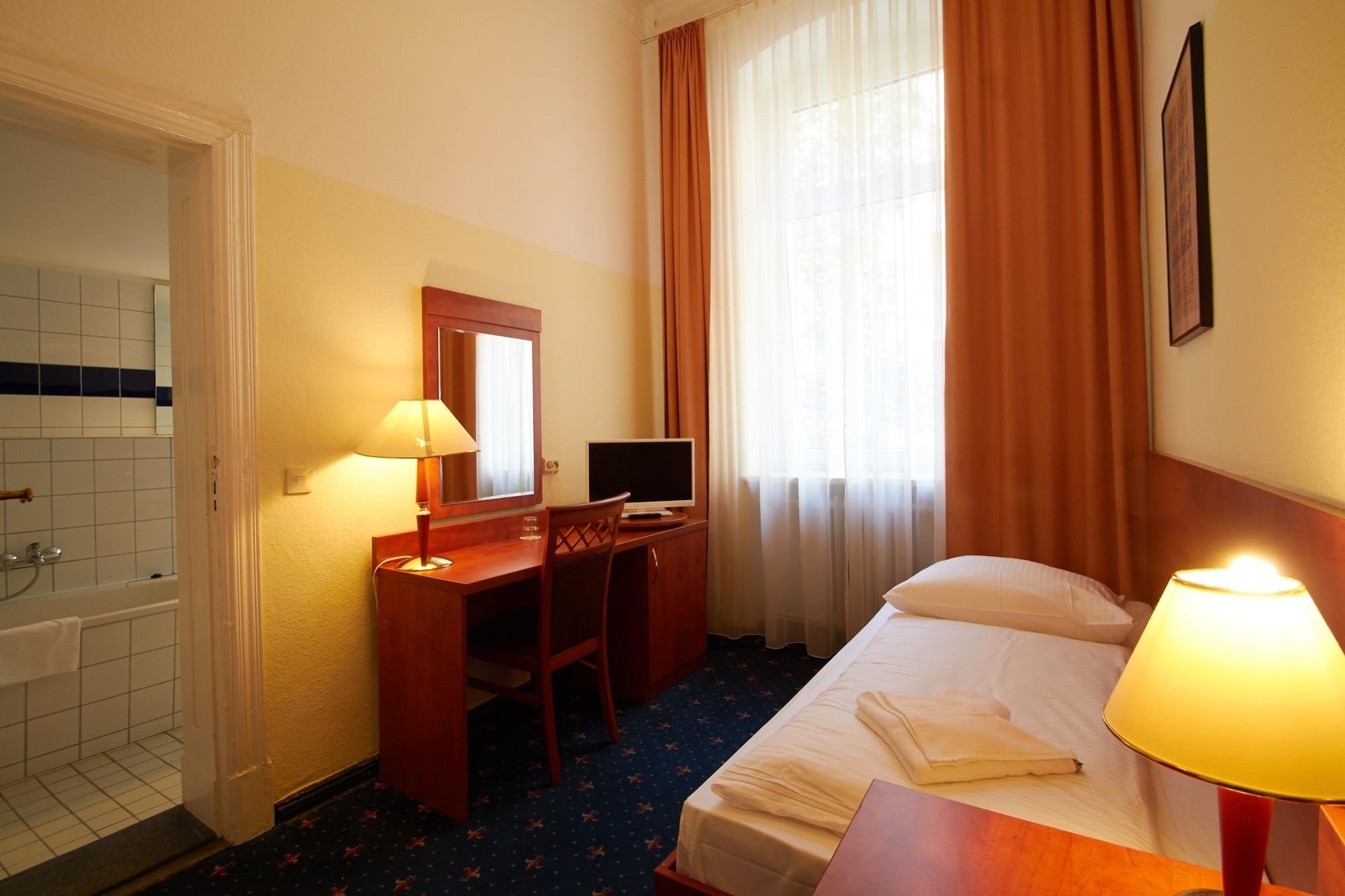 Hotel Europa City Берлин Екстериор снимка