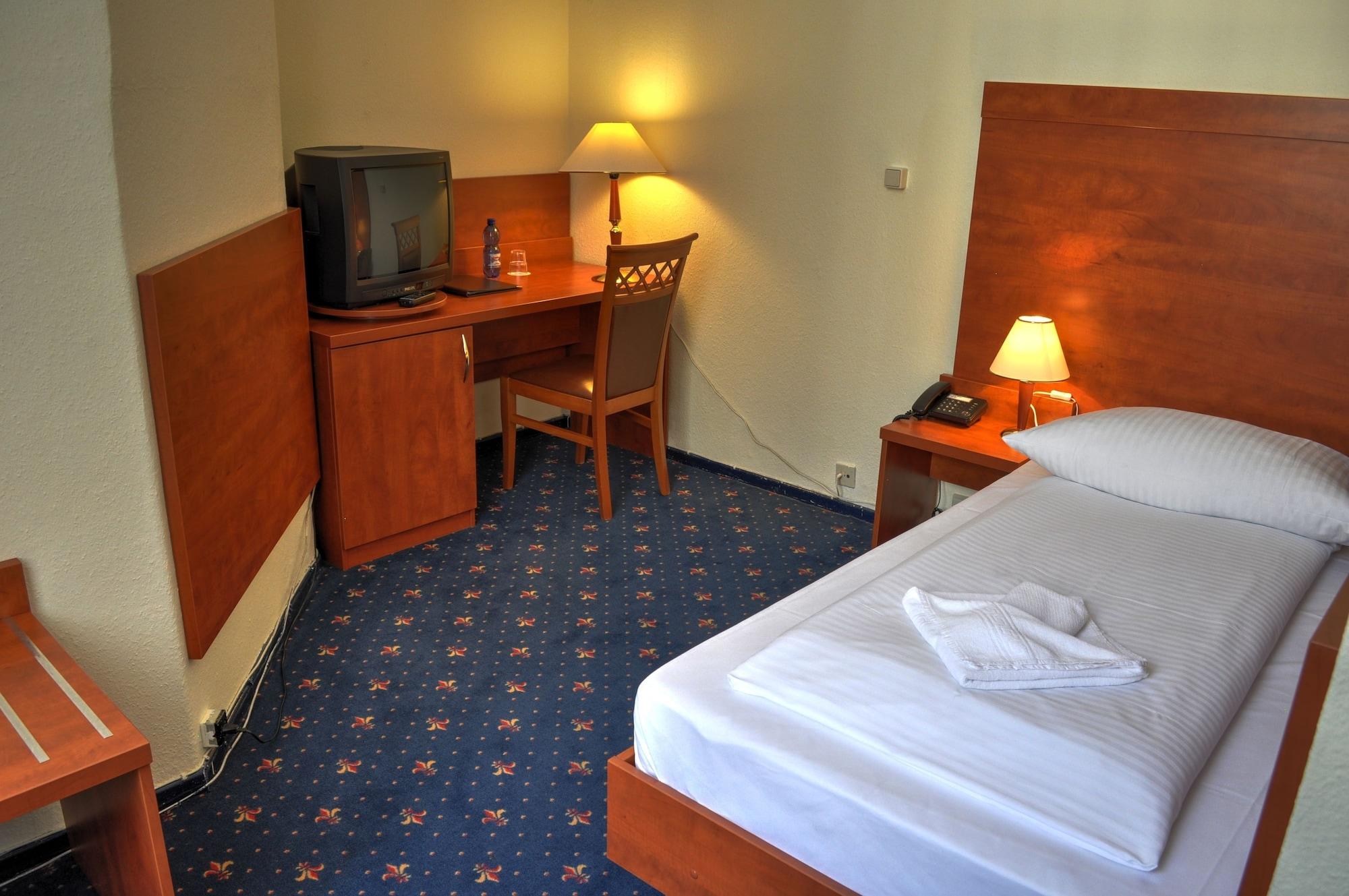 Hotel Europa City Берлин Екстериор снимка